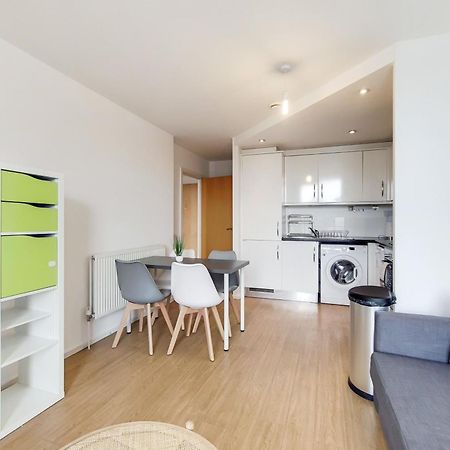 Fully Serviced Two Bed Apartment By Excel & O2 London Kültér fotó